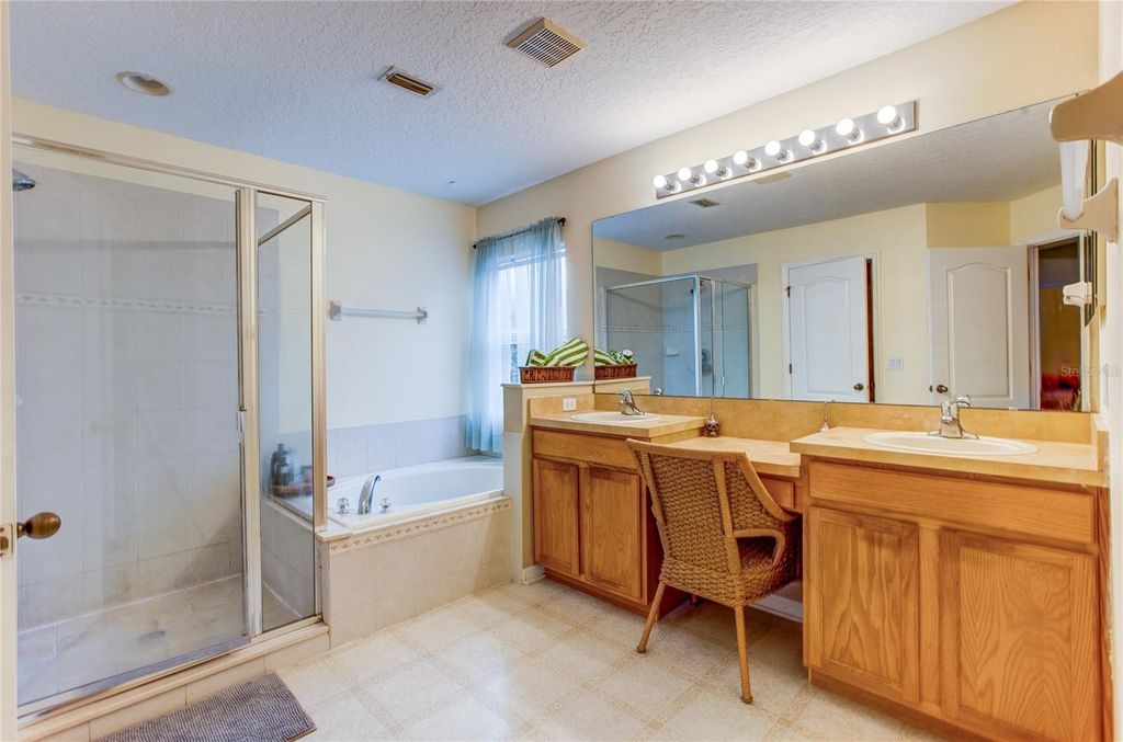 Image 24 of property listing at 1544 ECHO LAKE COURT, Orlando, FL 32828