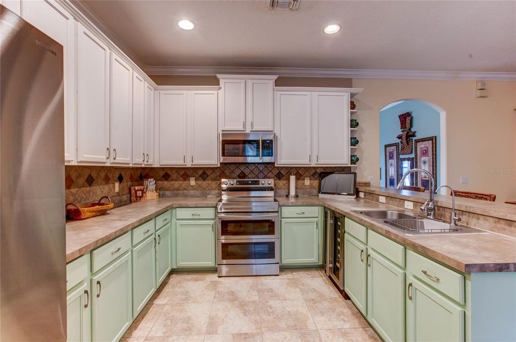 Image 9 of property listing at 1544 ECHO LAKE COURT, Orlando, FL 32828