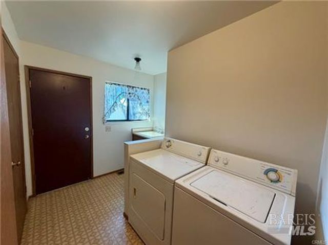 20764 Powder Horn Rd, Hidden Valley Lake, CA 95467