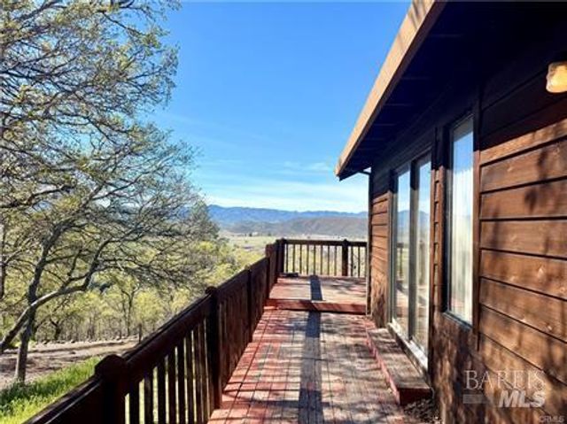 20764 Powder Horn Rd, Hidden Valley Lake, CA 95467