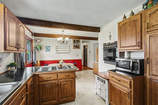 2125 Pawnee Path, Stevensville, MI 49127