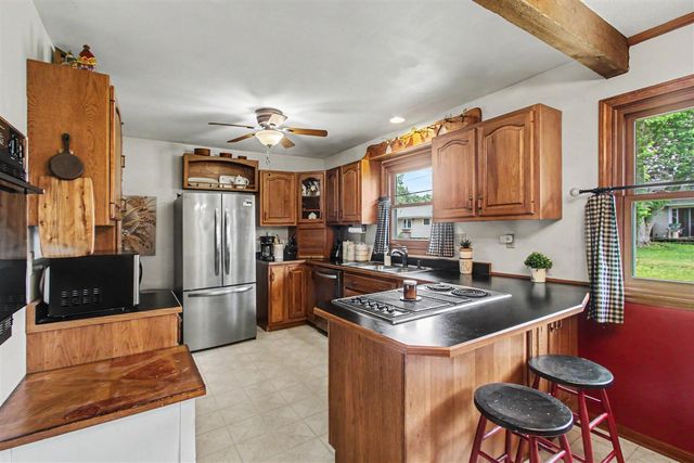 2125 Pawnee Path, Stevensville, MI 49127
