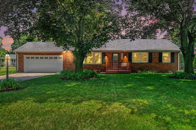2125 Pawnee Path, Stevensville, MI 49127
