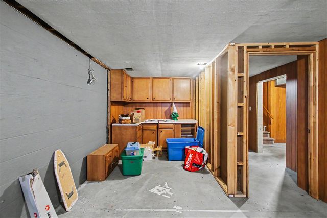 2125 Pawnee Path, Stevensville, MI 49127