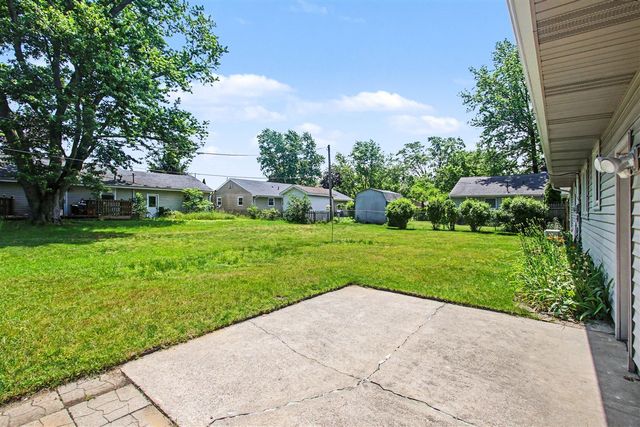 2125 Pawnee Path, Stevensville, MI 49127