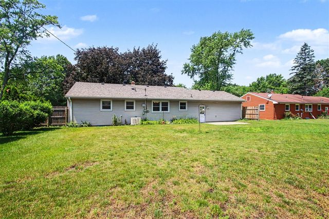 2125 Pawnee Path, Stevensville, MI 49127