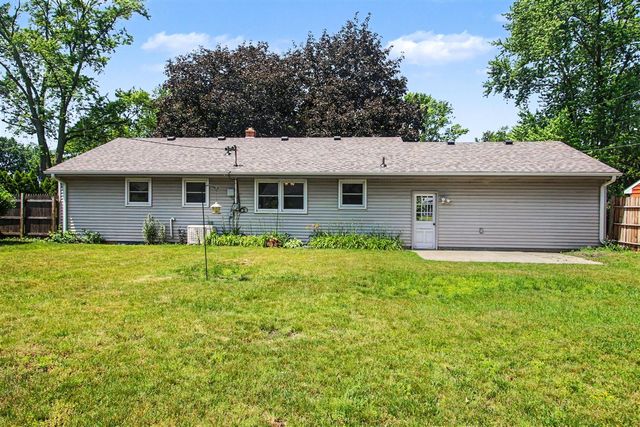 2125 Pawnee Path, Stevensville, MI 49127