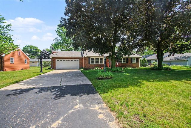 2125 Pawnee Path, Stevensville, MI 49127