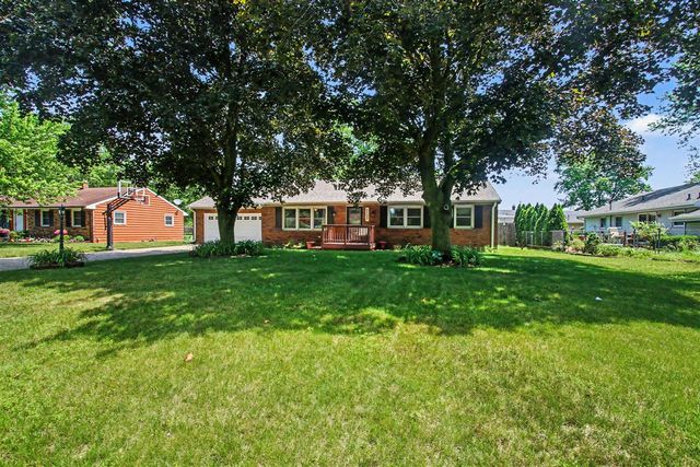 2125 Pawnee Path, Stevensville, MI 49127