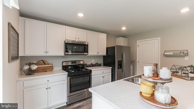 325 GRANTWAY DR, York, PA 17404