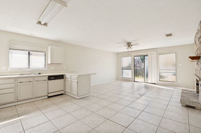 805 Whitney Street, Cedar Hill, TX 75104