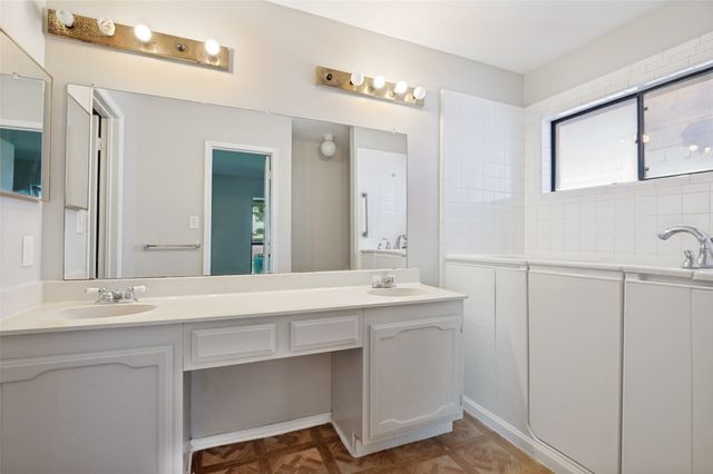 805 Whitney Street, Cedar Hill, TX 75104