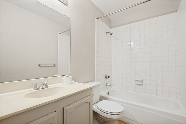 805 Whitney Street, Cedar Hill, TX 75104