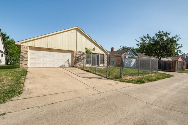 805 Whitney Street, Cedar Hill, TX 75104