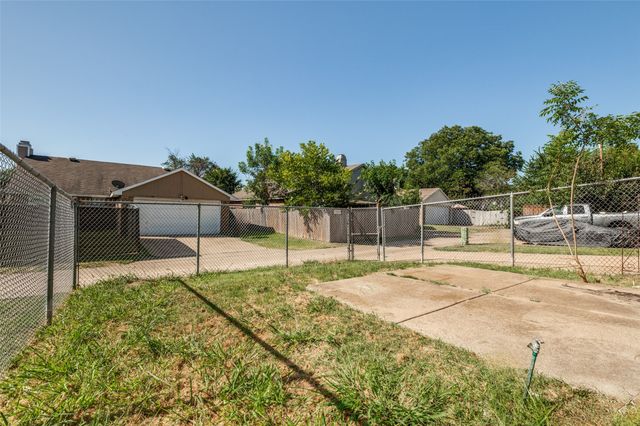 805 Whitney Street, Cedar Hill, TX 75104