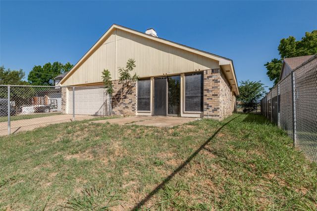 805 Whitney Street, Cedar Hill, TX 75104