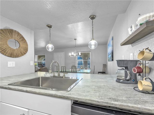 14921 Windward Dr 211, Corpus Christi, TX 78418