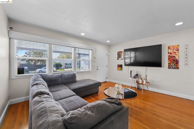 104 Foster St, Vallejo, CA 94591