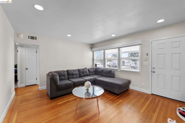 104 Foster St, Vallejo, CA 94591