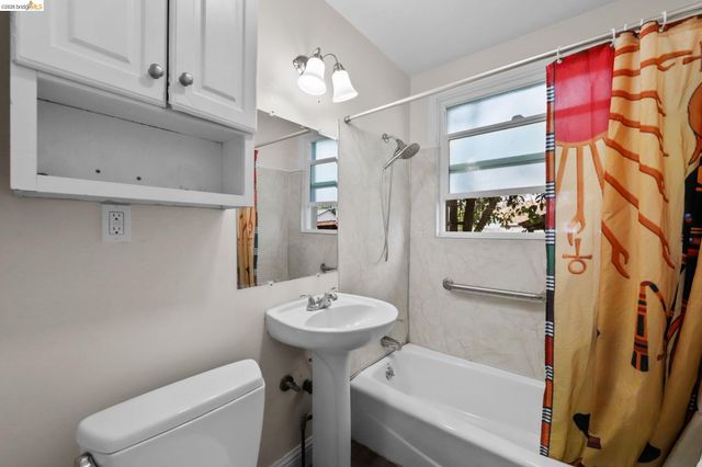 104 Foster St, Vallejo, CA 94591