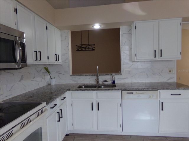 1041 KELSEY AVE, Oviedo, FL 32765