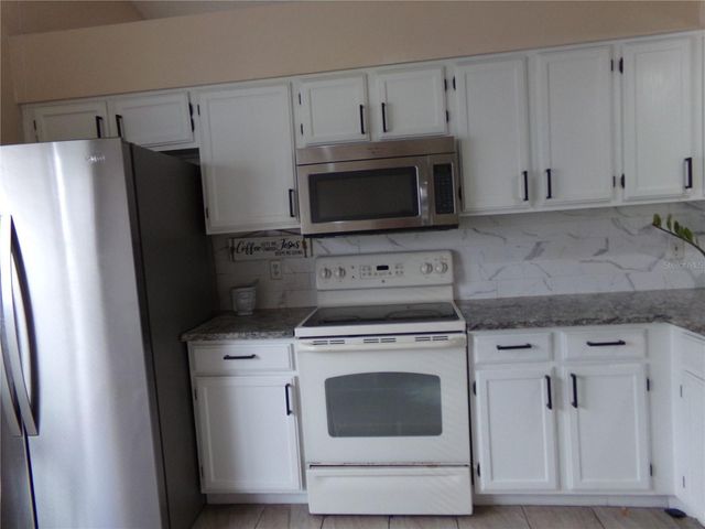 1041 KELSEY AVE, Oviedo, FL 32765