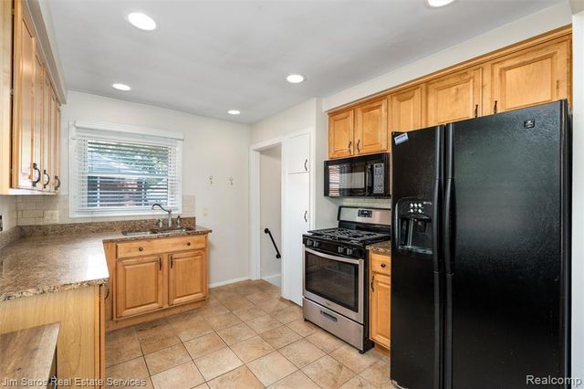 1283 E Melton Road, Birmingham, MI 48009