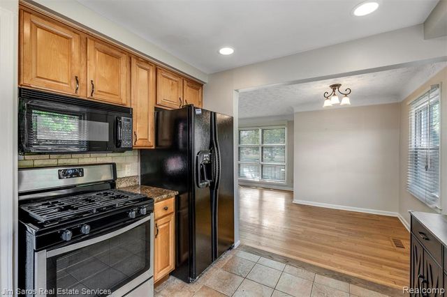1283 E Melton Road, Birmingham, MI 48009
