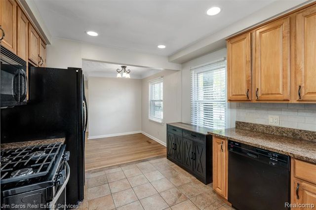 1283 E Melton Road, Birmingham, MI 48009