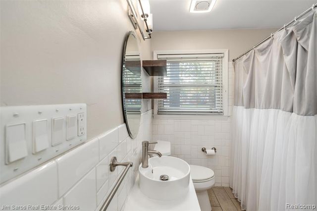 1283 E Melton Road, Birmingham, MI 48009