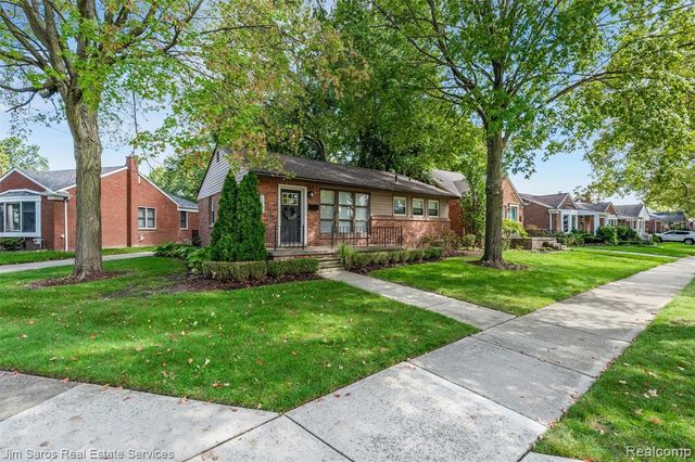 1283 E Melton Road, Birmingham, MI 48009