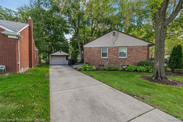 1283 E Melton Road, Birmingham, MI 48009