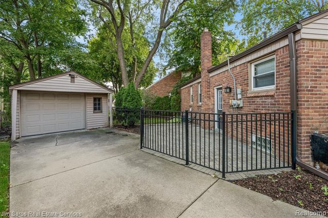 1283 E Melton Road, Birmingham, MI 48009