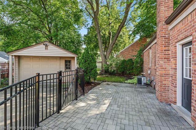 1283 E Melton Road, Birmingham, MI 48009