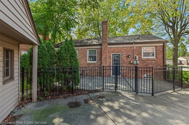 1283 E Melton Road, Birmingham, MI 48009