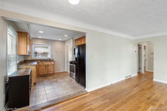 1283 E Melton Road, Birmingham, MI 48009