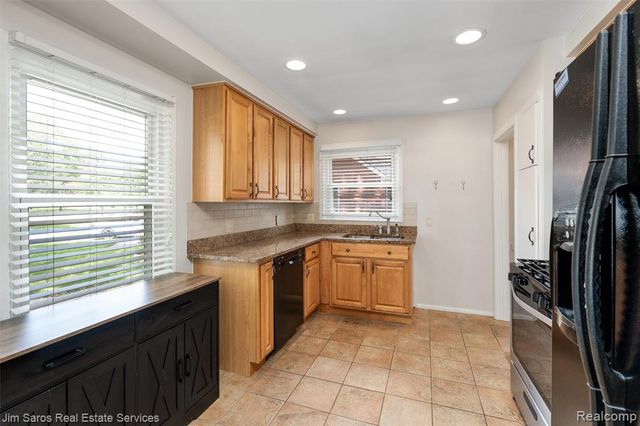 1283 E Melton Road, Birmingham, MI 48009