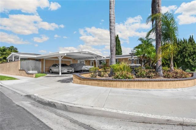 2113 W Niobe, Anaheim, CA 92804