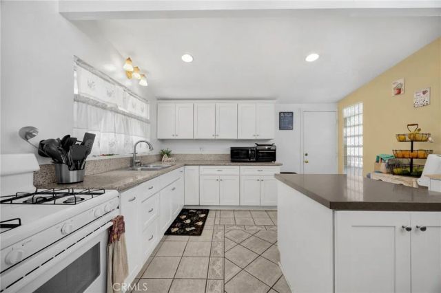 2113 W Niobe, Anaheim, CA 92804