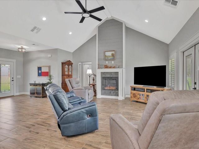 1105 Cc Road, Diboll, TX 75941