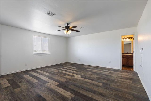 5427 NW King Richard Ave, Lawton, OK 73505