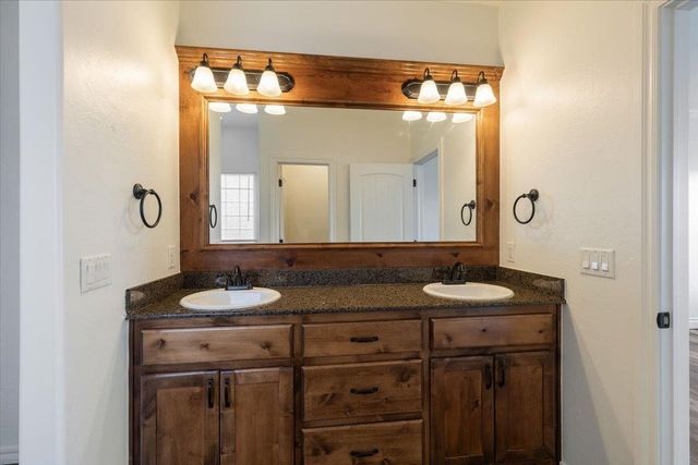 5427 NW King Richard Ave, Lawton, OK 73505
