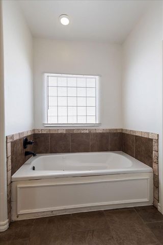 5427 NW King Richard Ave, Lawton, OK 73505