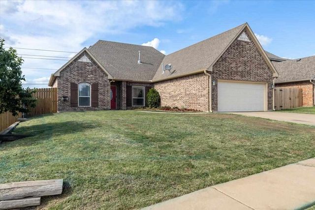5427 NW King Richard Ave, Lawton, OK 73505