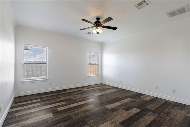 5427 NW King Richard Ave, Lawton, OK 73505