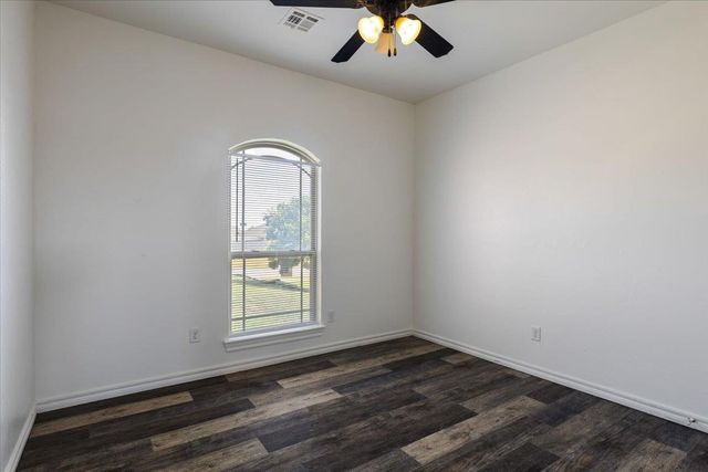 5427 NW King Richard Ave, Lawton, OK 73505