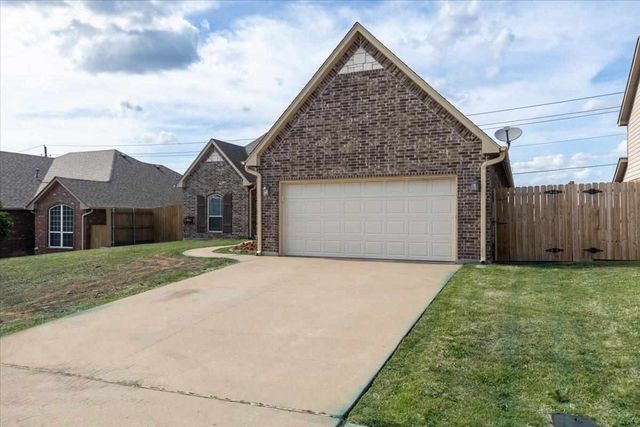5427 NW King Richard Ave, Lawton, OK 73505