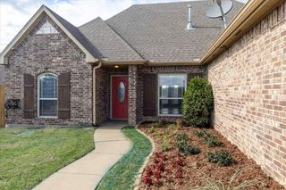 5427 NW King Richard Ave, Lawton, OK 73505