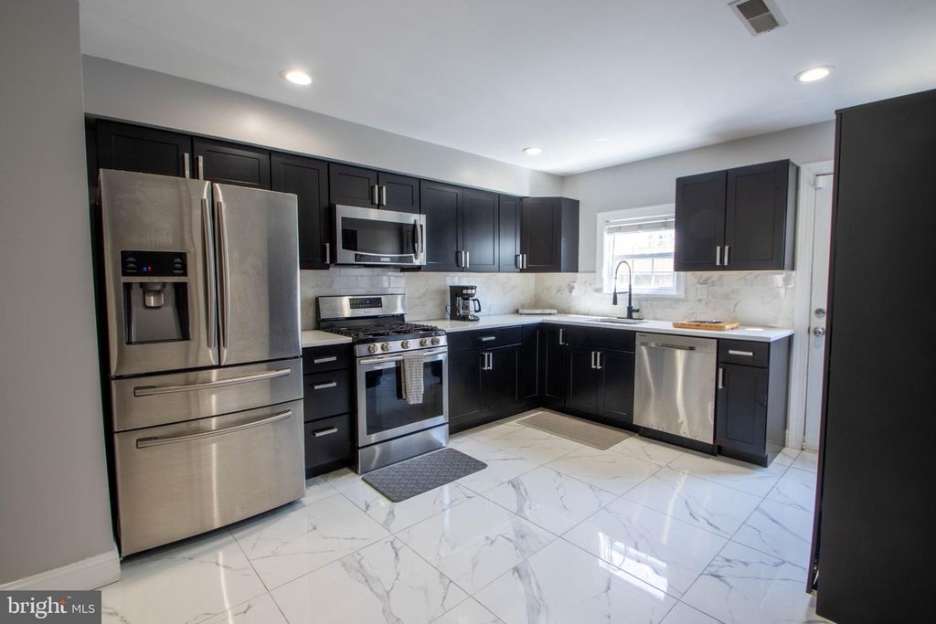 1239 S NEWKIRK ST, PHILADELPHIA, PA 19146 — photo 2