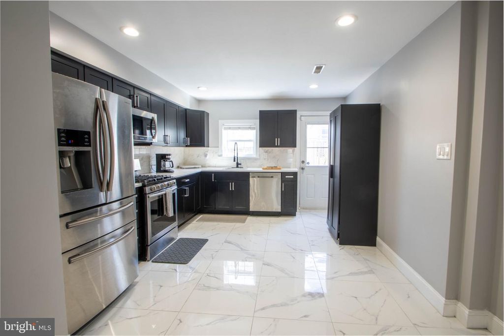 1239 S NEWKIRK ST, PHILADELPHIA, PA 19146 — photo 3